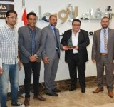 المخرج خالد جلال وأعضاء مسرحية "سلم نفسك" الشهيرة يزورون مستشفي شفاء الأورمان لعلاج الأورام بالأقصر ويهتفون: صعيد بلاسرطان