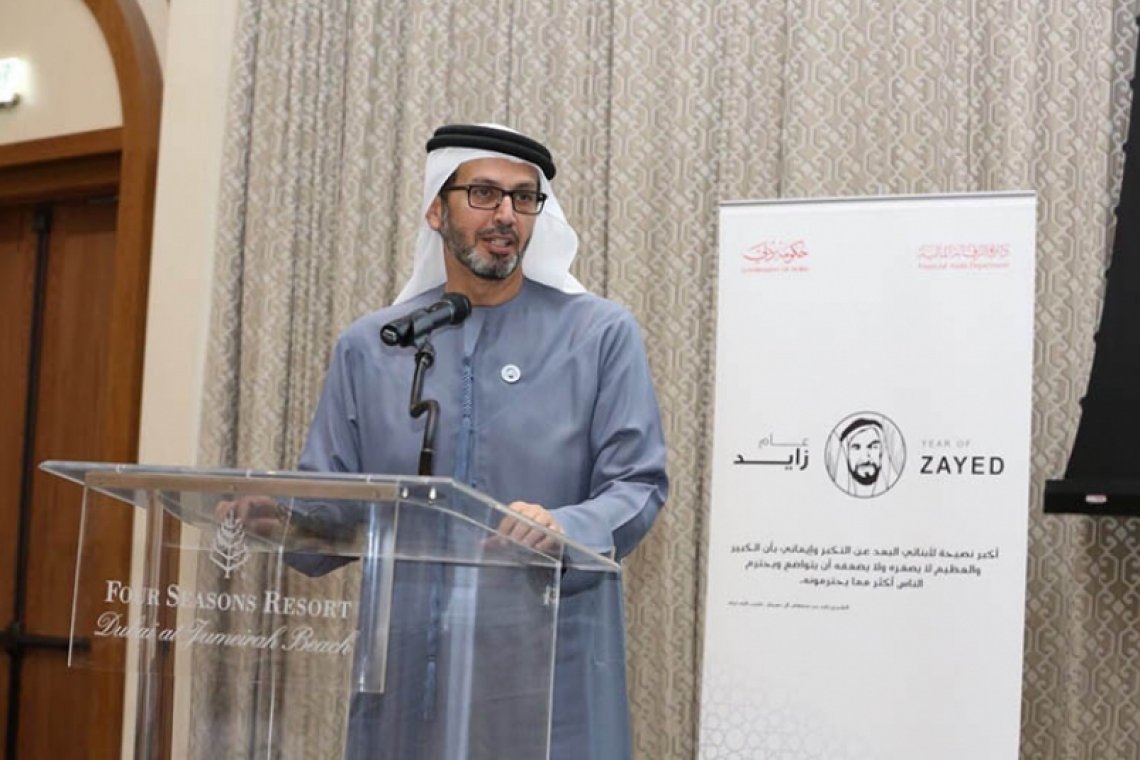 ضرار بالهول الفلاسي مدير عام مؤسسة وطني الإمارات يقدم ورقة عمل حول "الولاء المؤسسي" في أعمال الملتقى السنوي لموظفي دائرة الرقابة المالية في دبي