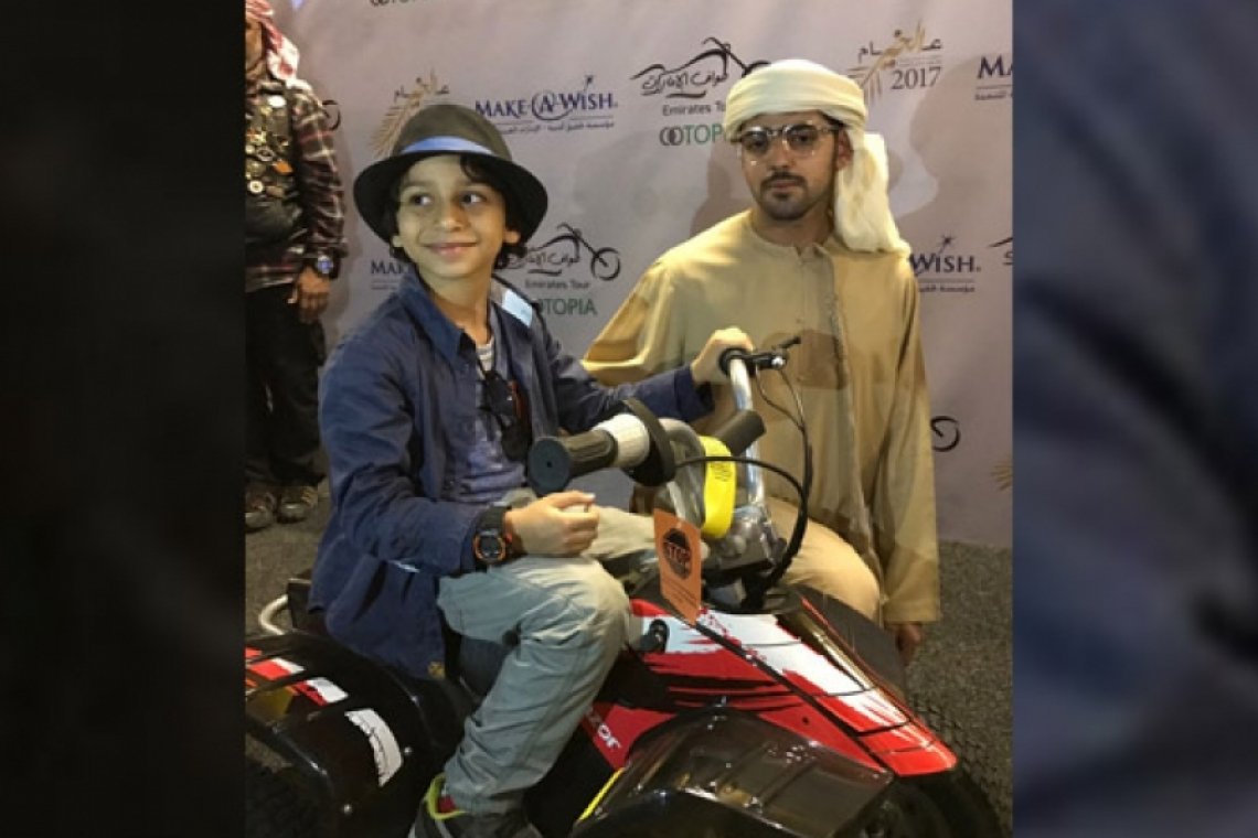 في حلبة مرسى ياس خليفة بن سلطان بن خليفة يشهد تحقيق أمنية طفل بختام "طواف الإمارات" تحت شعار طواف الخير