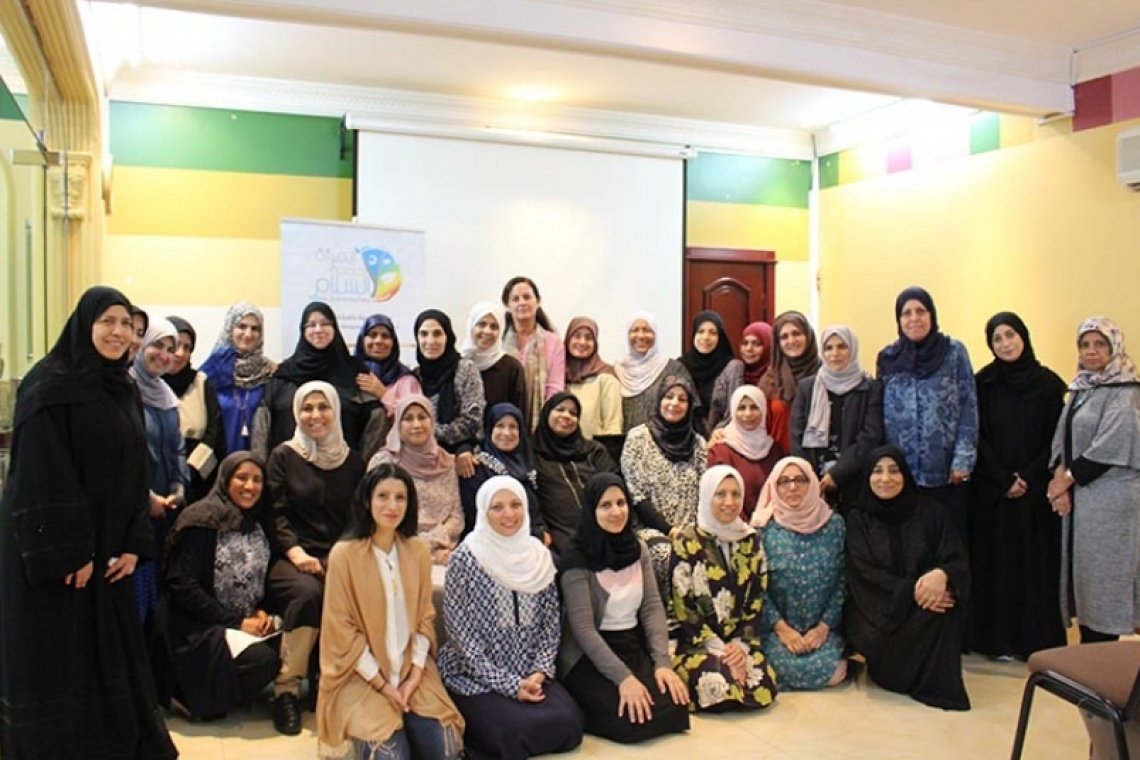 جمعية البحرين النسائية  للتنمية الانسانية تستضيف السيدة ماري آن مولر أخصائية ومدربة في معهد السلام في ندوة  حوارية بعنوان" قضايا السلام وأدوات حل الصراع"