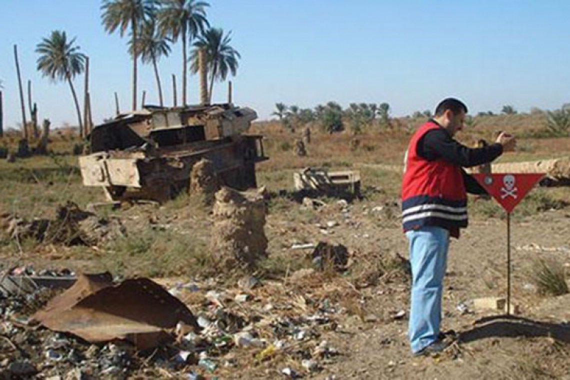 خديجة تشارك في التوعية بمخاطر الالغام