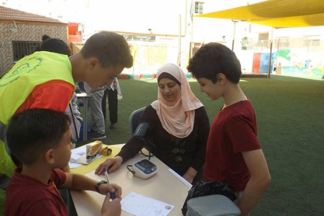 "مبادرة يلا نتعاون على الخير" تنفذ يوم صحي لطلاب مدرسة التلال الذهبية - الأردن