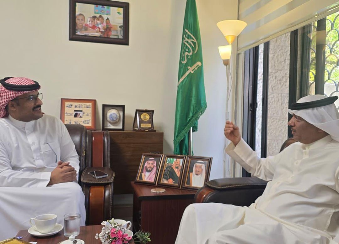 وفد الأتحاد العربي للتطوع برئاسة حسن بوهزاع يزور مركز الملك سلمان للإغاثة للاطلاع على مشاريع المركز بالأردن